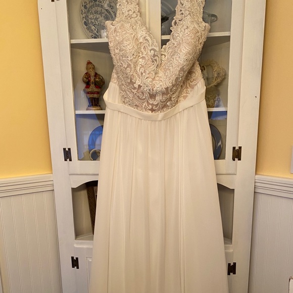 NWT Allure Wedding gown off white with blush tones - Picture 6 of 7